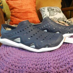 Crocs Unisex Navy Blue And White New With Tag Slip On Sandal Shoes Size Medium